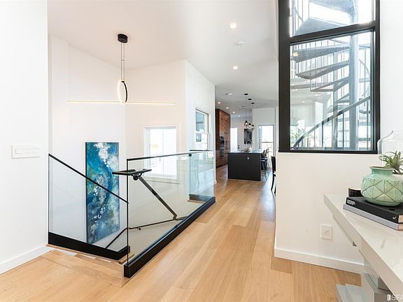 4th image of 2828 21st St