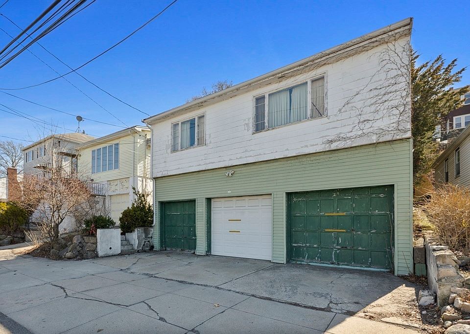 1st image of 92-96 Waldemar Ave