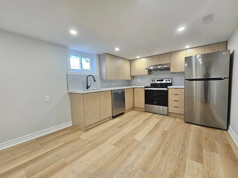 36 Corinne Cres #BASEMEN — Photo 4
