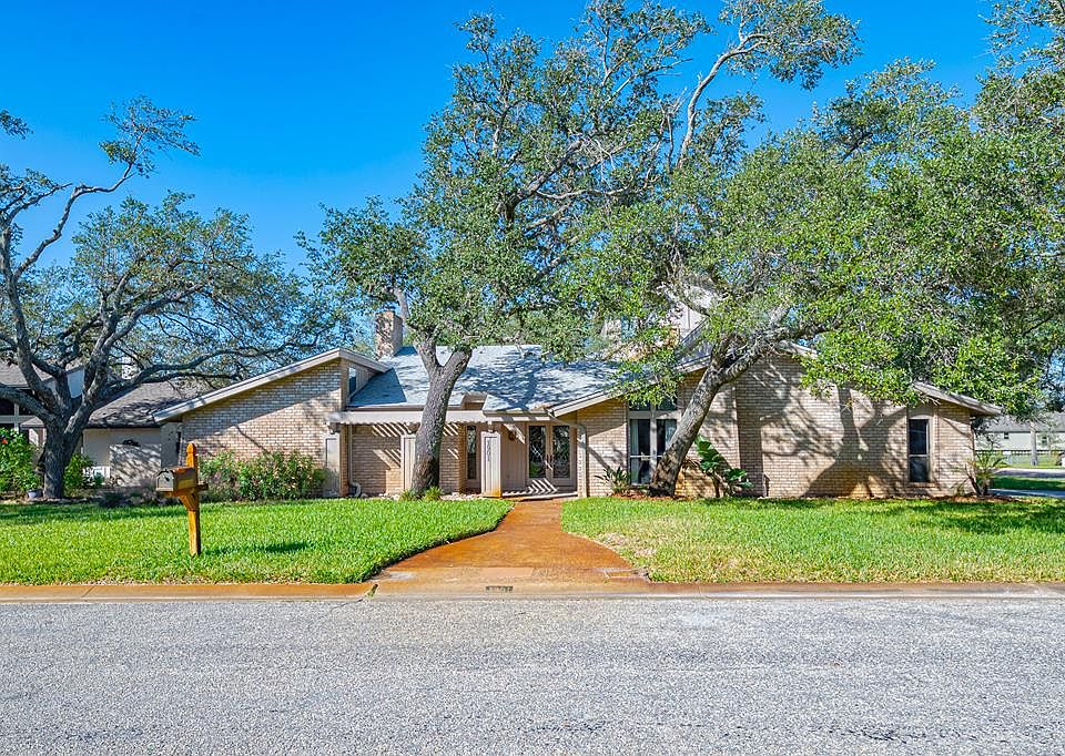 1st image of 1901 Crescent Dr