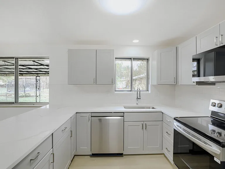 375 Depew St — Photo 9