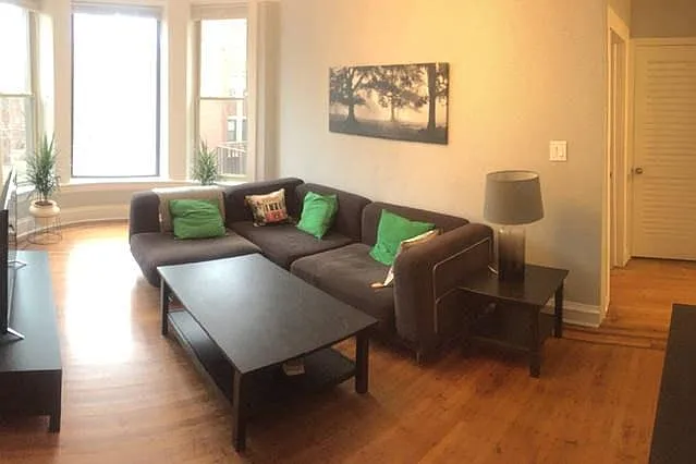 Photo 2 of 20 - 5313 S Maryland Ave #4 - Chicago, IL living room - 5313 S Maryland Ave #4
