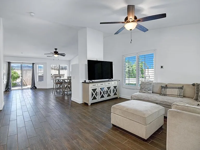 81258 Avenida Esmeralda — Photo 3