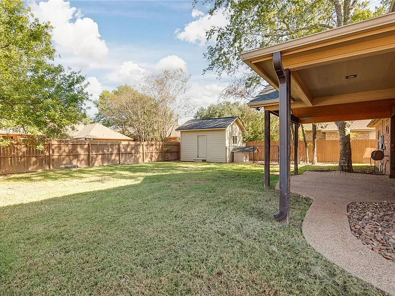 3715 Bridle Ct — Photo 23