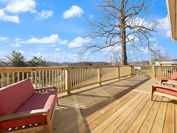 3rd image of 440 E Spencer Rd