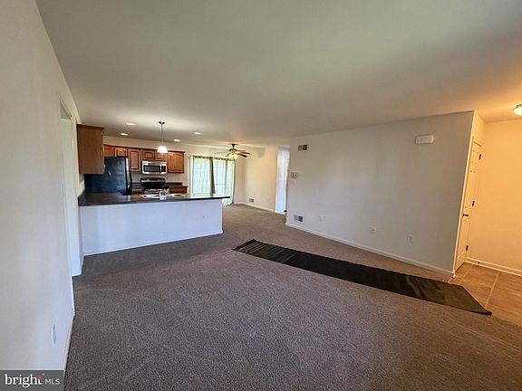 3rd image of 129 Creek View Dr