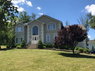 6 Princeton Dr, Highland Mills, NY 10930