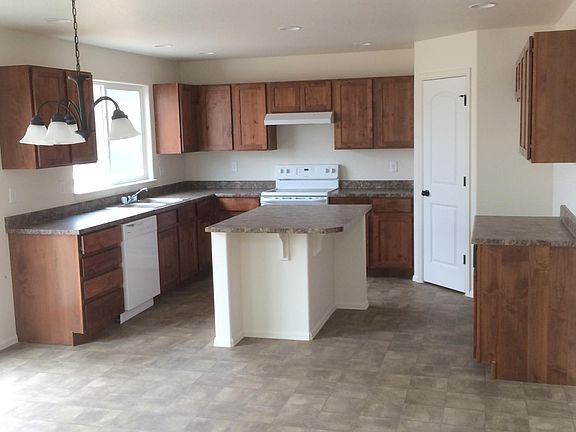 3rd image of 569 Cherryridge Dr