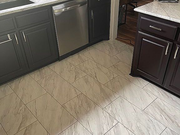 4th image of 142 Pioneer Ct