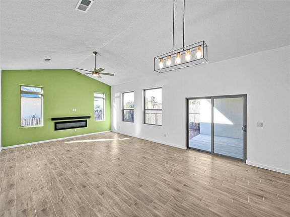 4th image of 19 Flower Garland Rd