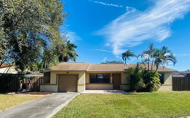 18437 Spanish Isles Pl — Photo 1