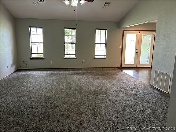 4th image of 82 S Gladd Rd