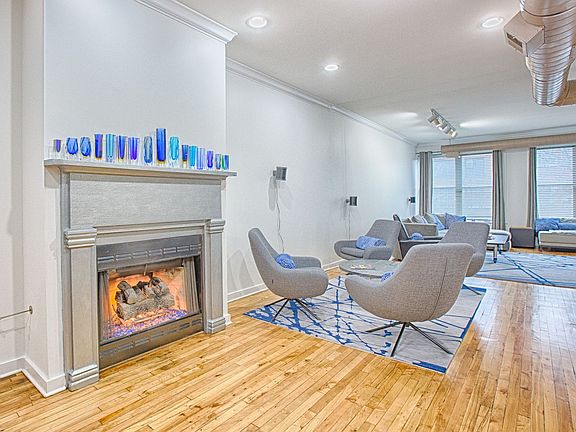 5th image of 1121 N Ashland Ave APT 2
