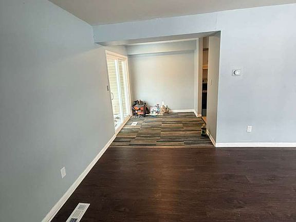 3rd image of 4955 Oakwood Trl
