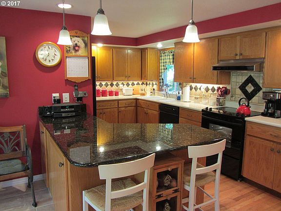3rd image of 10706 NE 37th Ct