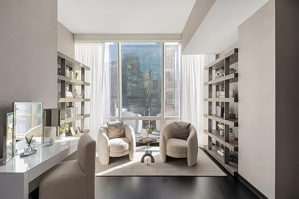 Rented by Extell Marketing Group LLC | media 31