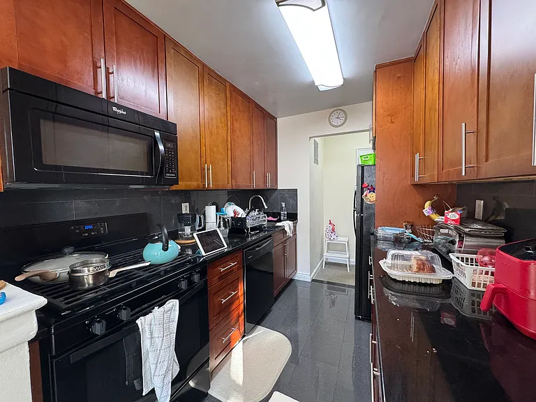 3 Sadore Ln #5W — Photo 3