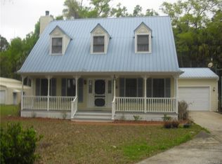 18 Patricia Rd, Yankeetown, FL 34498