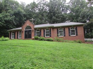 252 S Kinzer Rd, Paradise, PA 17562