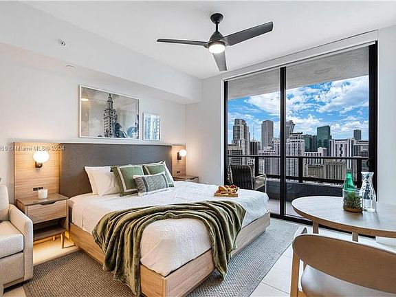 2nd image of 601 NE 1st Ave #2810