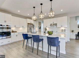 3885 Hillview Ct, Alexandria, VA 22310