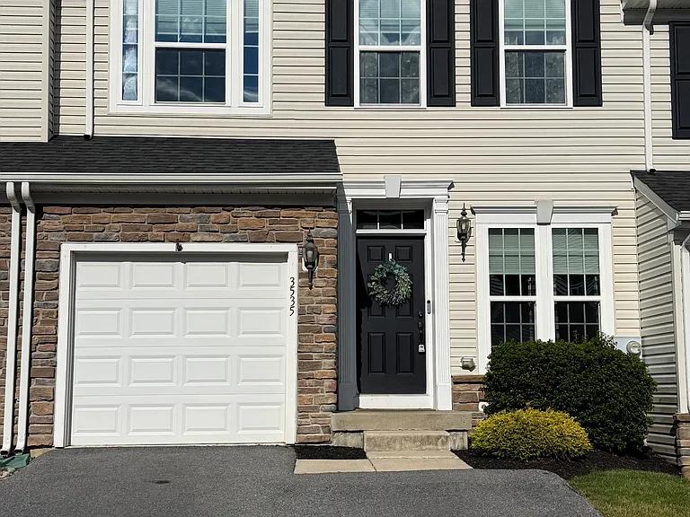 3535 Neville Way — Photo 5