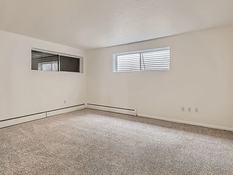 1045 Gilbert St — Photo 16