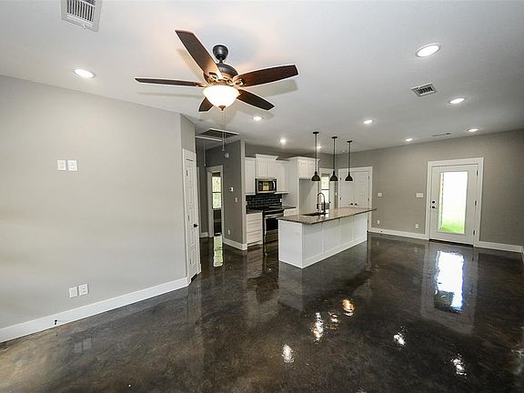 4th image of 1125 W Elm St