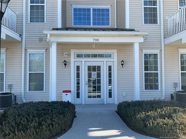 713 Center Meadow Lane #713, Danbury, CT 06810