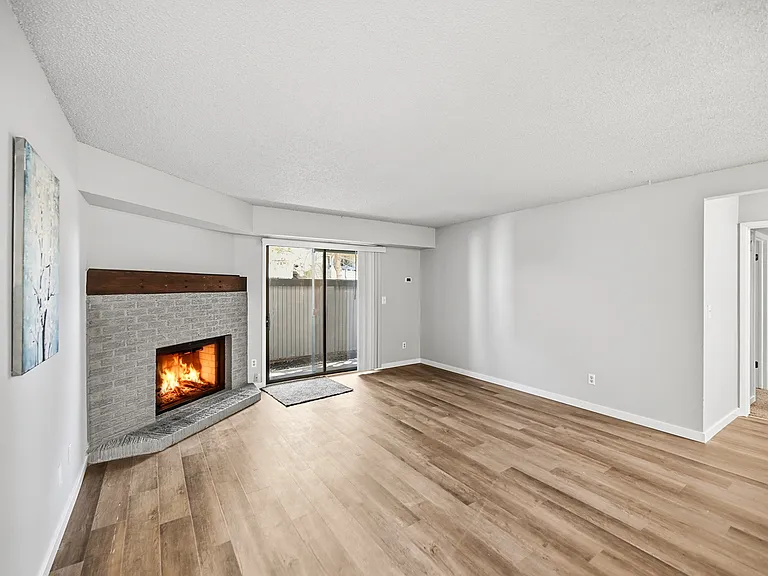 E 1st Dr — Photo 11