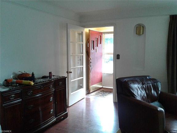 4th image of 5887 Chestnut Hills Dr