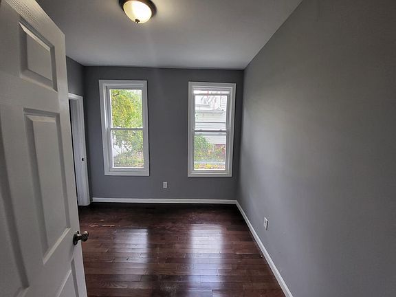 4th image of 27 Vermont Ave #A