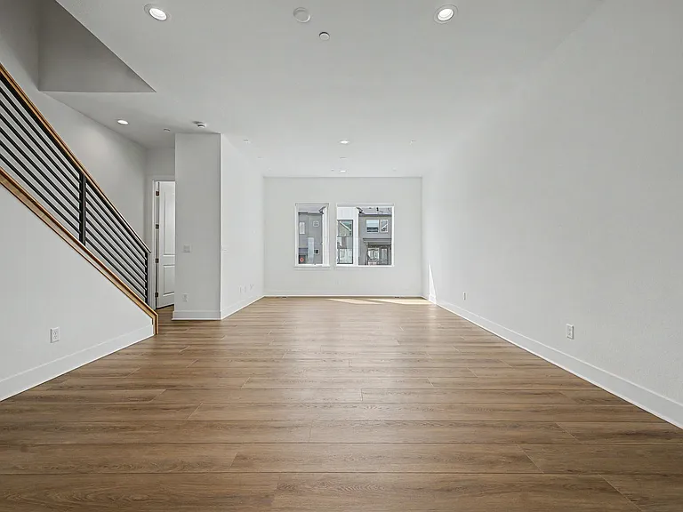 689 Saddle Dr — Photo 6