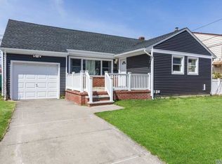 467 Farm Ranch Rd W, Bethpage, NY 11714