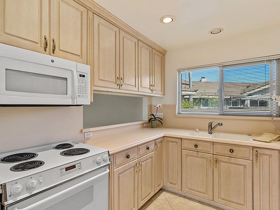 5th image of 327 Moreton Bay Ln Unit 3