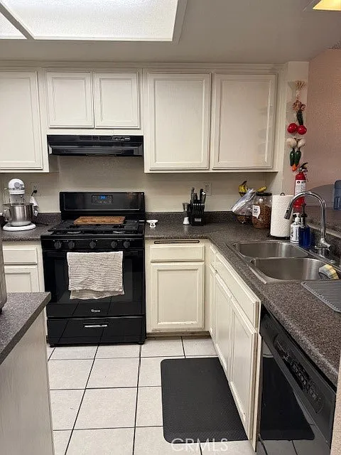 3 bed, 2.5 bath, 1358 sqft, $3,350 — Photo 2