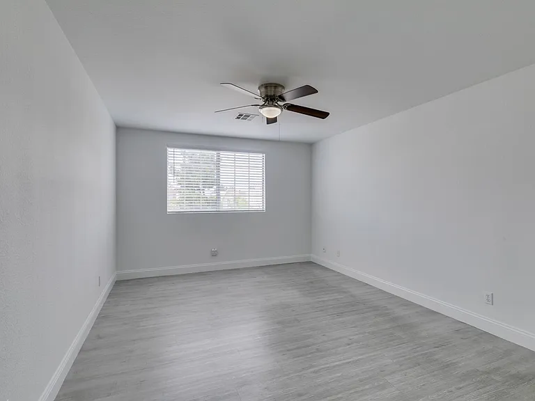 8449 Blue Island Ave — Photo 26