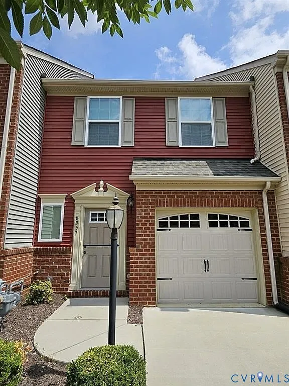 3 bed, 2.5 bath, 1704 sqft, $2,300 — Photo 2