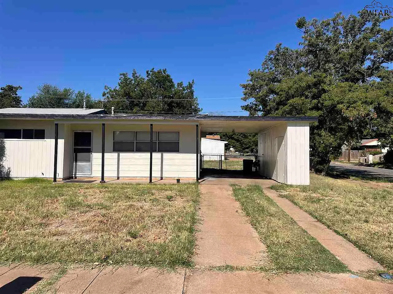 2 bed, 1.0 bath, 835 sqft, $1,100 — Photo 1