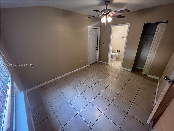 3rd image of 1440 SW 30th St