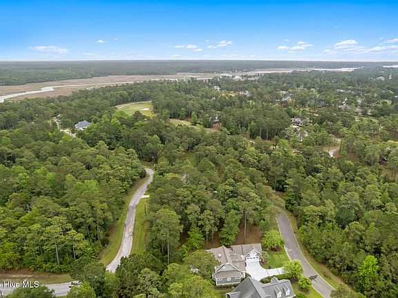 4th image of 310 Bay Hill Court