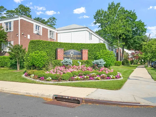 224-01 Hillside Avenue image 4 of 15