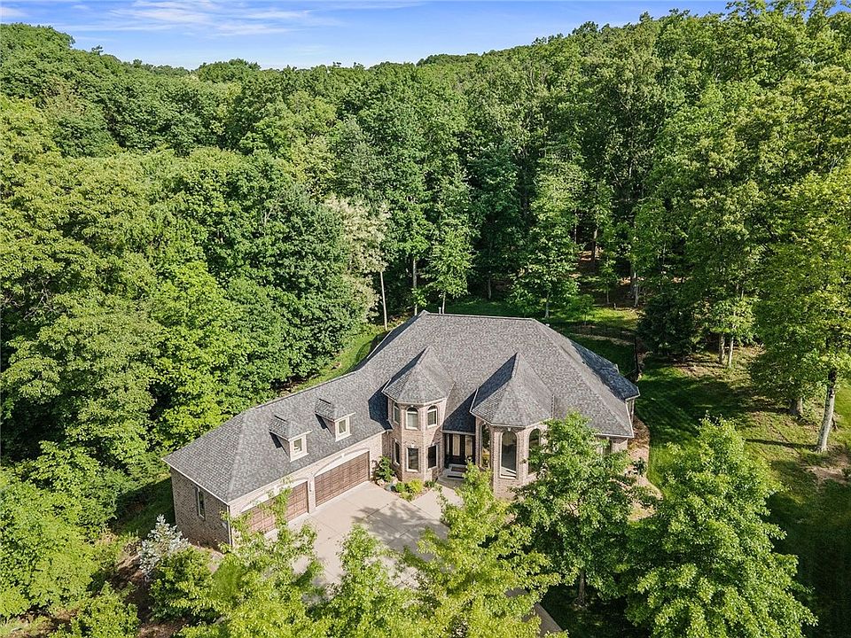 1st image of 572 Macleod Dr