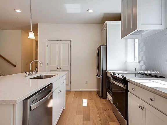 4th image of 510 Byres Ct Lot 28B