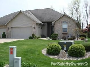 4062 Creekwood Cir, Bay City, MI 48706