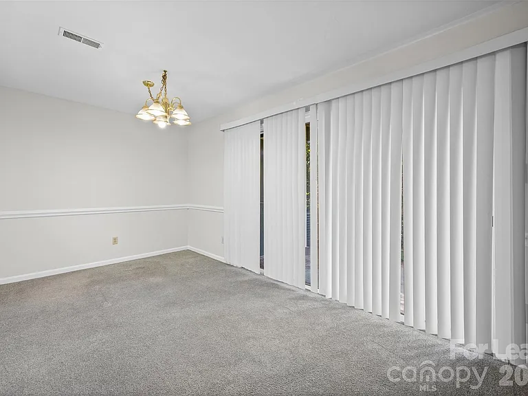 2920 Iron Gate Ln — Photo 7