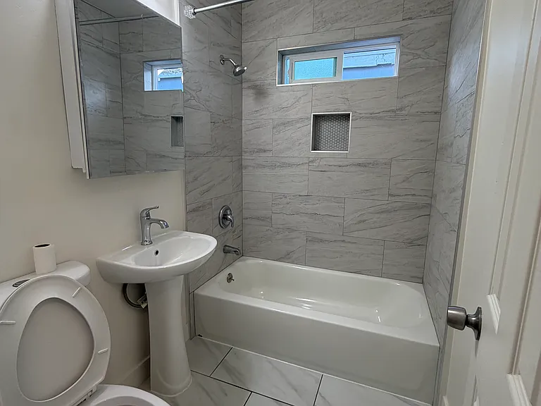 2704 Highland Ave — Photo 13