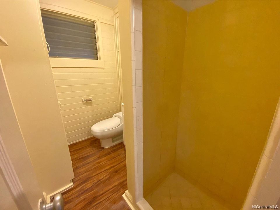 2nd image of 735 Kamoku St #C