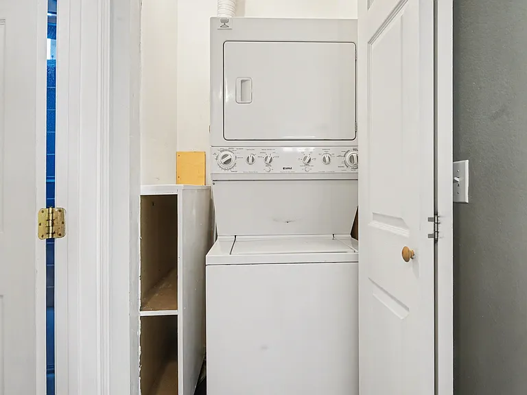 1058 Jasmine St — Photo 11