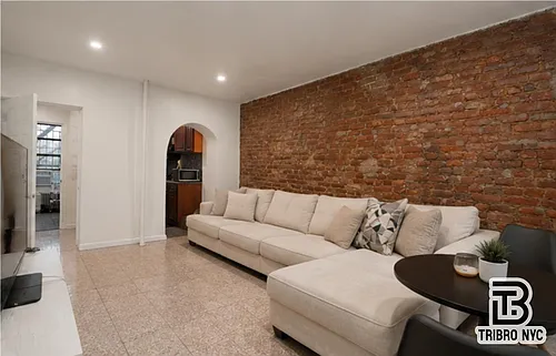 247 E 31st St #2A Photo 1